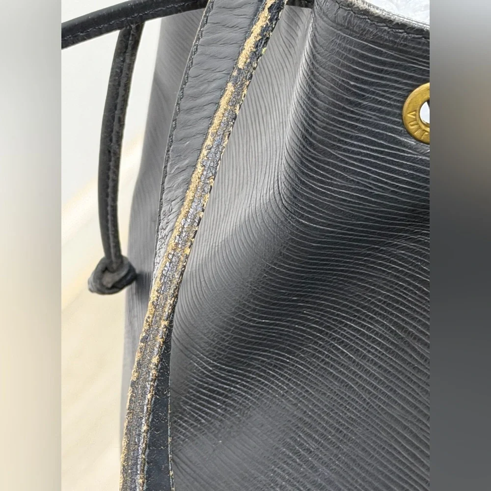 Louis Vuitton‎ Epi Noé Bucket Bag in Noir Black GM